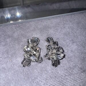Vintage WEISS Silvertone Clear Rhinestone Clip On‎ Earrings